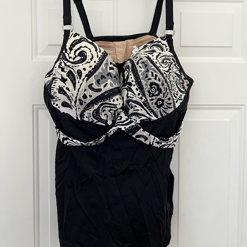 Women’s plus swim top. Lane Bryant. Built in Underwire Bra. 40DD